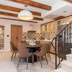 Villa Luxury Finessa 1 With Heated Pool, Jacuzzi And Sauna *