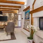 Luxury Finessa 1 With Heated Pool, Jacuzzi And Sauna *
