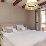 Luxury Finessa 1 With Heated Pool, Jacuzzi And Sauna *