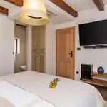 Villa Luxury Finessa 1 With Heated Pool, Jacuzzi And Sauna Skradin