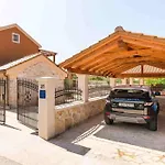Luxury Finessa 1 With Heated Pool, Jacuzzi And Sauna Villa *