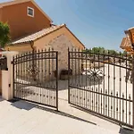 Villa Luxury Finessa 1 With Heated Pool, Jacuzzi And Sauna