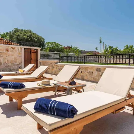 فيلة Luxury Finessa 1 With Heated Pool, Jacuzzi And Sauna سكرادين