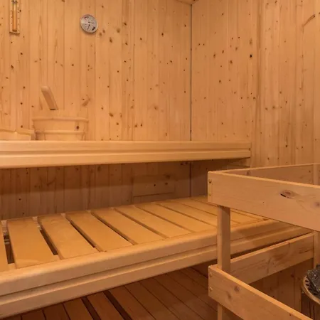 Luxury Finessa 1 With Heated Pool, Jacuzzi And Sauna