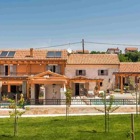 فيلة Luxury Finessa 1 With Heated Pool, Jacuzzi And Sauna سكرادين