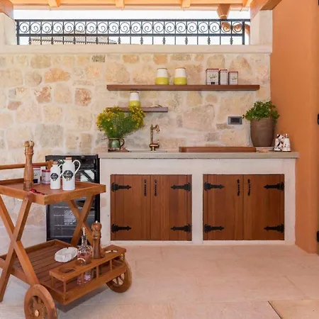 Luxury Finessa 1 With Heated Pool, Jacuzzi And Sauna سكرادين