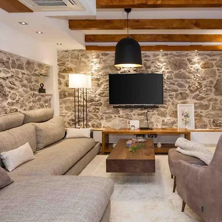 Luxury Finessa 1 With Heated Pool, Jacuzzi And Sauna