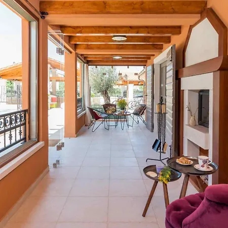 Luxury Finessa 1 With Heated Pool, Jacuzzi And Sauna فيلة