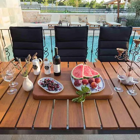 فيلة Luxury Finessa 1 With Heated Pool, Jacuzzi And Sauna سكرادين