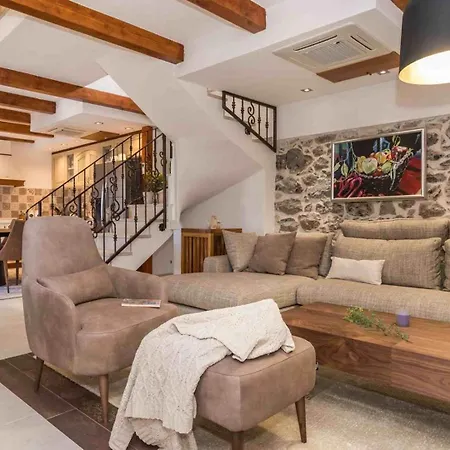 Luxury Finessa 1 With Heated Pool, Jacuzzi And Sauna *