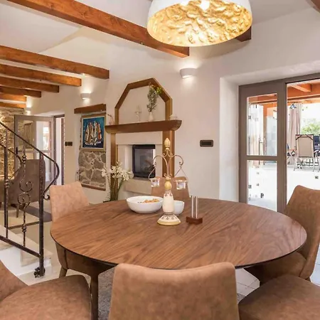 Luxury Finessa 1 With Heated Pool, Jacuzzi And Sauna سكرادين