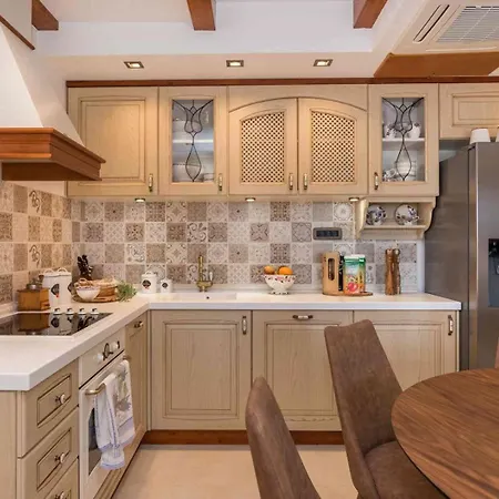 Luxury Finessa 1 With Heated Pool, Jacuzzi And Sauna * سكرادين