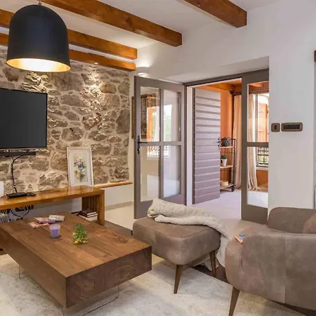 Luxury Finessa 1 With Heated Pool, Jacuzzi And Sauna