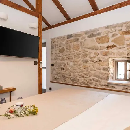 فيلة Luxury Finessa 1 With Heated Pool, Jacuzzi And Sauna سكرادين