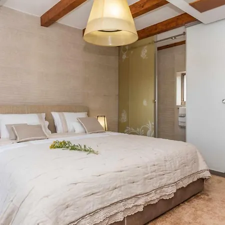 Luxury Finessa 1 With Heated Pool, Jacuzzi And Sauna *