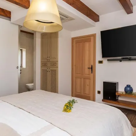 Luxury Finessa 1 With Heated Pool, Jacuzzi And Sauna Villa