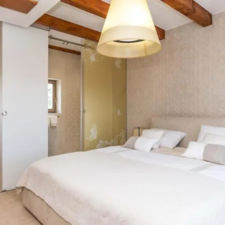 فيلة Luxury Finessa 1 With Heated Pool, Jacuzzi And Sauna سكرادين