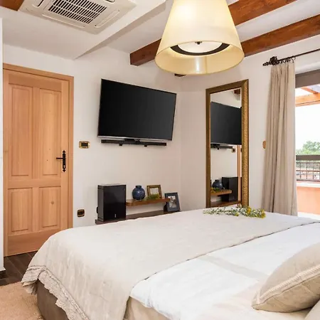 Luxury Finessa 1 With Heated Pool, Jacuzzi And Sauna فيلة *