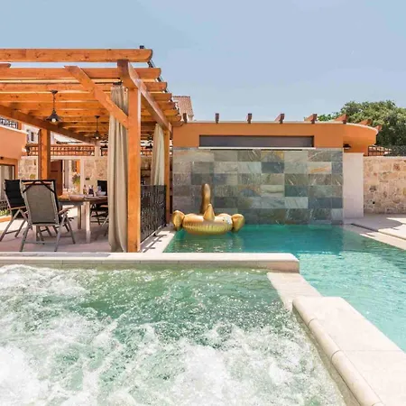 Villa Luxury Finessa 1 With Heated Pool, Jacuzzi And Sauna *