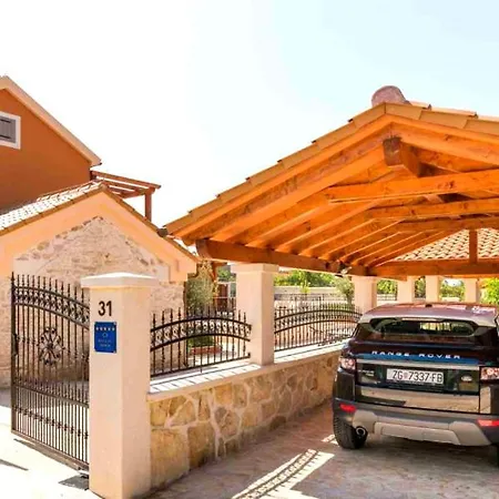 Villa Luxury Finessa 1 With Heated Pool, Jacuzzi And Sauna *