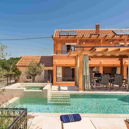 Luxury Finessa 1 With Heated Pool, Jacuzzi And Sauna Villa *