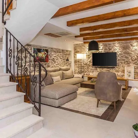 Villa Luxury Finessa 1 With Heated Pool, Jacuzzi And Sauna Skradin