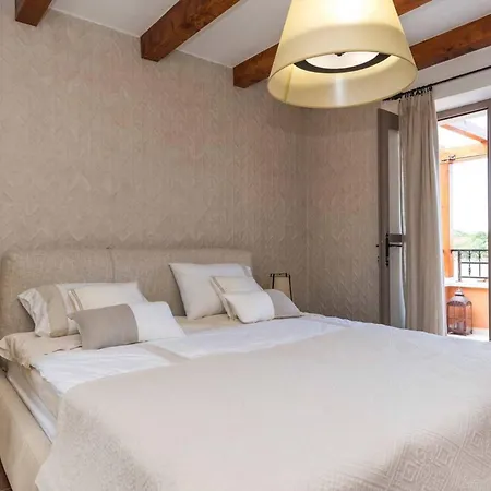 Luxury Finessa 1 With Heated Pool, Jacuzzi And Sauna *