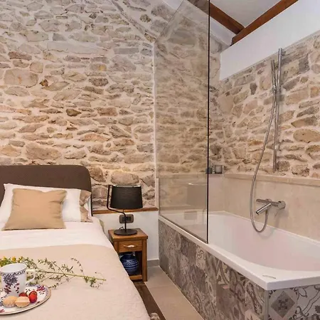 Luxury Finessa 1 With Heated Pool, Jacuzzi And Sauna