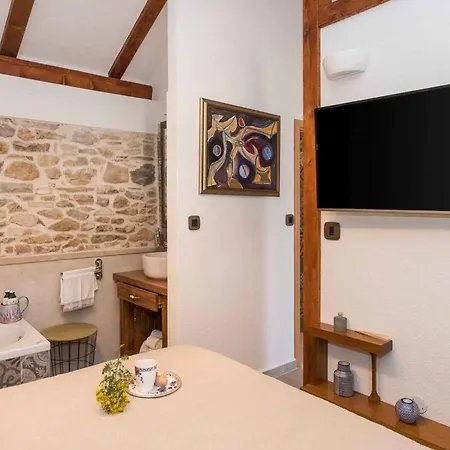 Luxury Finessa 1 With Heated Pool, Jacuzzi And Sauna