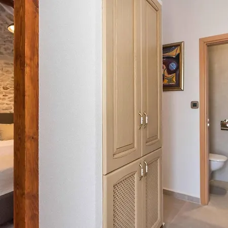Luxury Finessa 1 With Heated Pool, Jacuzzi And Sauna Willa