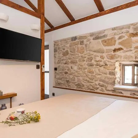 Luxury Finessa 1 With Heated Pool, Jacuzzi And Sauna Willa