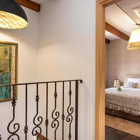 Luxury Finessa 1 With Heated Pool, Jacuzzi And Sauna Skradin