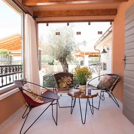 Luxury Finessa 1 With Heated Pool, Jacuzzi And Sauna Willa