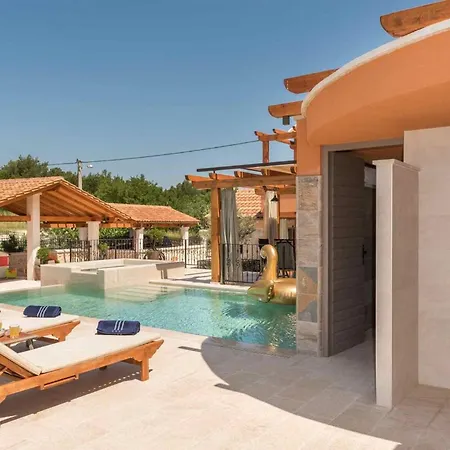 Luxury Finessa 1 With Heated Pool, Jacuzzi And Sauna Villa *