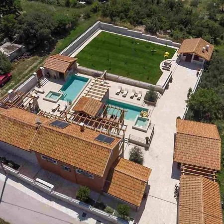 Luxury Finessa 1 With Heated Pool, Jacuzzi And Sauna *