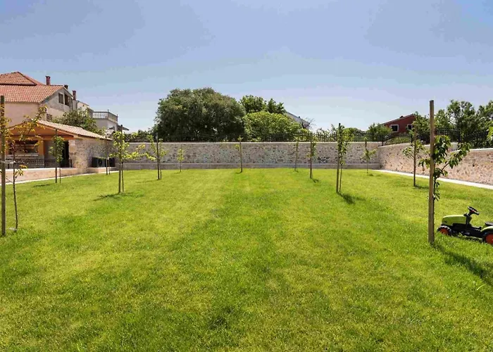 Luxury Finessa 1 With Heated Pool, Jacuzzi And Sauna *