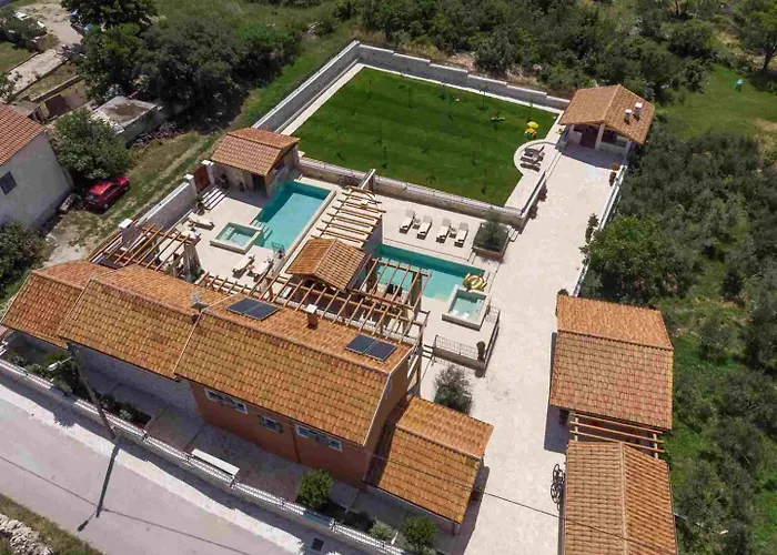 Luxury Finessa 1 With Heated Pool, Jacuzzi And Sauna * סקארדין