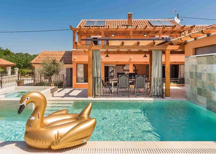 Luxury Finessa 1 With Heated Pool, Jacuzzi And Sauna וילה *