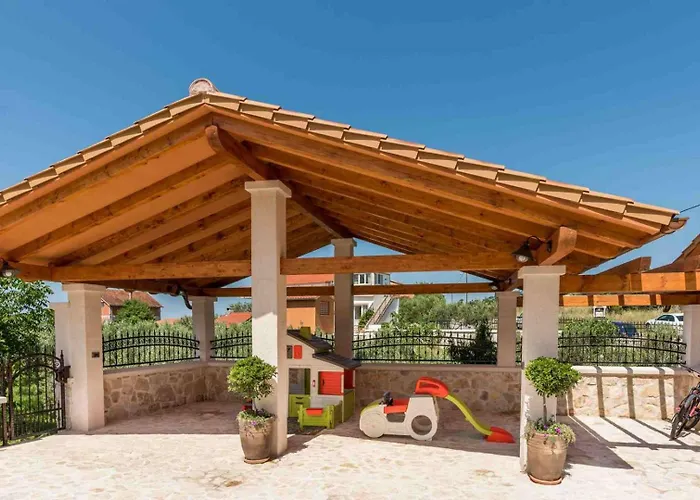 Luxury Finessa 1 With Heated Pool, Jacuzzi And Sauna סקארדין