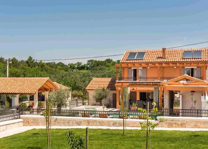 Luxury Finessa 1 With Heated Pool, Jacuzzi And Sauna * סקארדין