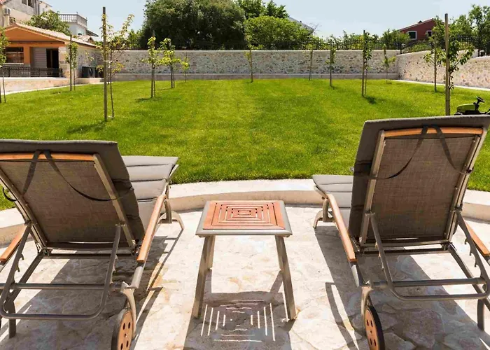 Luxury Finessa 1 With Heated Pool, Jacuzzi And Sauna *