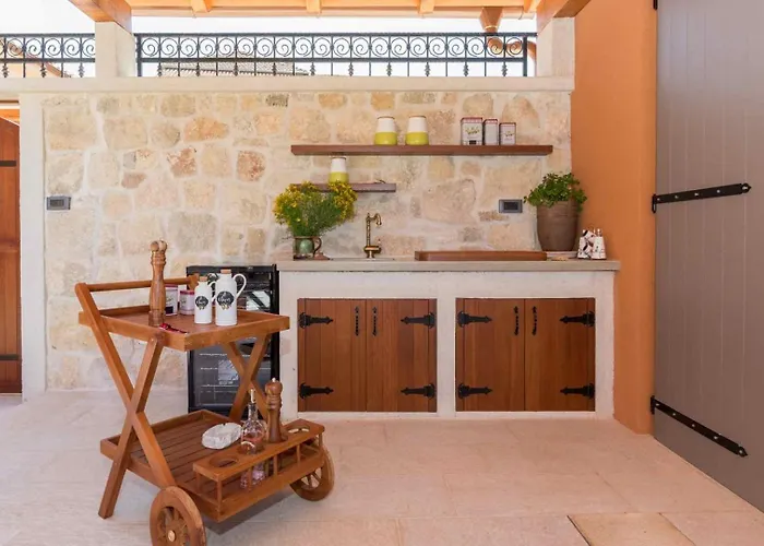 Luxury Finessa 1 With Heated Pool, Jacuzzi And Sauna סקארדין