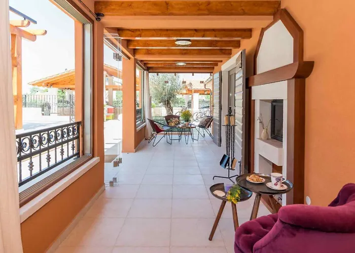 Luxury Finessa 1 With Heated Pool, Jacuzzi And Sauna וילה