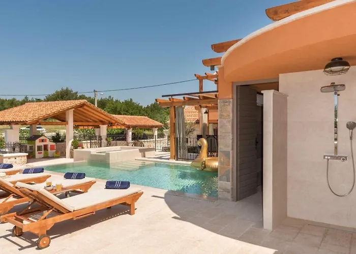 וילה Luxury Finessa 1 With Heated Pool, Jacuzzi And Sauna