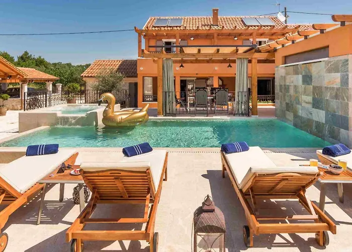 Luxury Finessa 1 With Heated Pool, Jacuzzi And Sauna וילה *