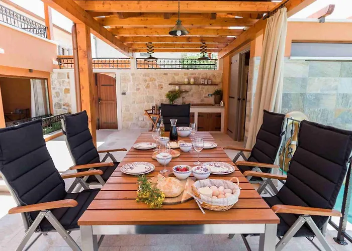 Luxury Finessa 1 With Heated Pool, Jacuzzi And Sauna וילה סקארדין