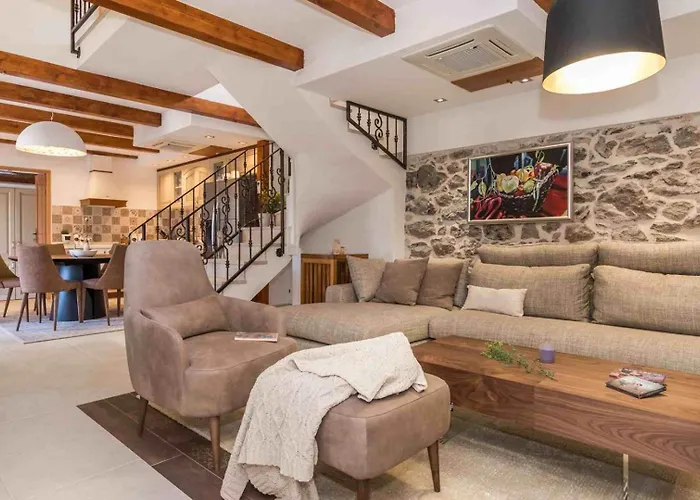 Luxury Finessa 1 With Heated Pool, Jacuzzi And Sauna *