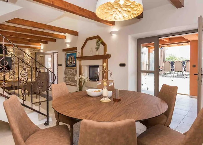 Luxury Finessa 1 With Heated Pool, Jacuzzi And Sauna סקארדין