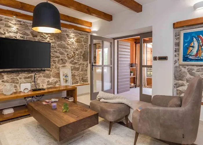 Luxury Finessa 1 With Heated Pool, Jacuzzi And Sauna