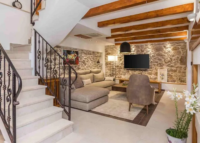 Luxury Finessa 1 With Heated Pool, Jacuzzi And Sauna וילה *